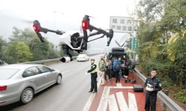 無人機(jī)“交警”助力交通管理，讓道路更順暢